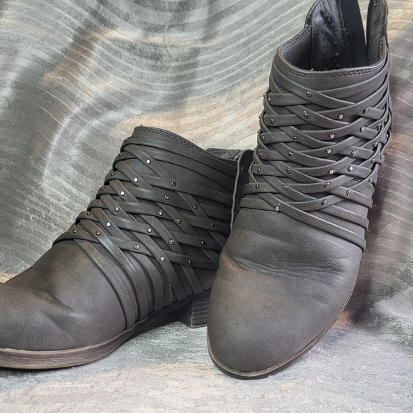 Distressed gray booties - Picture 2 of 4